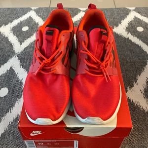 NIKE ROSHERUN HYP SIZE 10